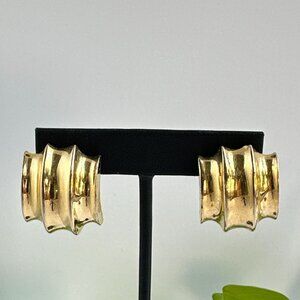 Y2K Gold Tone Ribbed Earrings For Pierced Ears